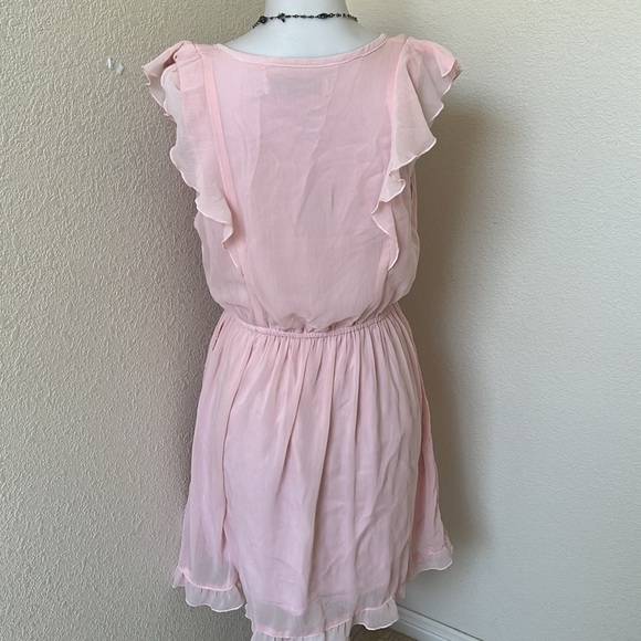 Abercrombie and Fitch posed pink dress. Medium - Picture 3 of 7